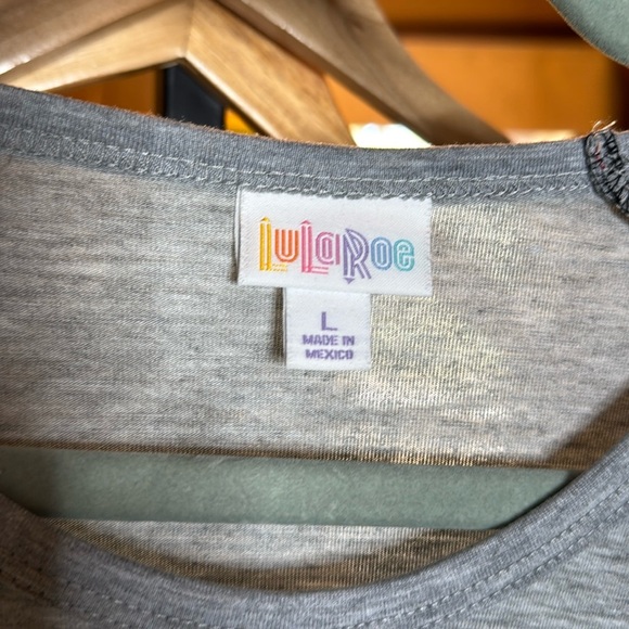 NWT Lularoe Randy Gray w/ Multicolored Floral Sleeve Size Large - Picture 2 of 6